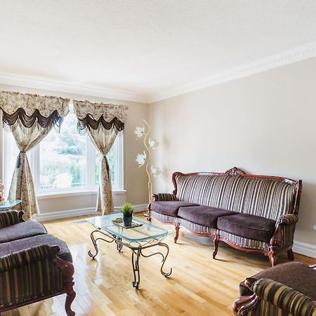 Beautiful Home 4 Bed, 3 Bath, Garage, Backyard! Mississauga Ngoại thất bức ảnh