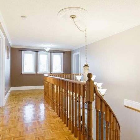Beautiful Home 4 Bed, 3 Bath, Garage, Backyard! Mississauga Ngoại thất bức ảnh