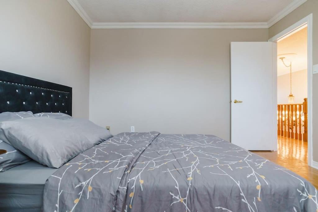 Beautiful Home 4 Bed, 3 Bath, Garage, Backyard! Mississauga Ngoại thất bức ảnh