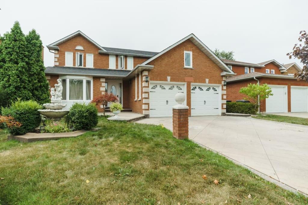 Beautiful Home 4 Bed, 3 Bath, Garage, Backyard! Mississauga Ngoại thất bức ảnh