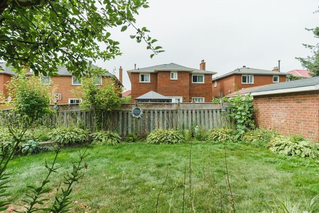 Beautiful Home 4 Bed, 3 Bath, Garage, Backyard! Mississauga Ngoại thất bức ảnh