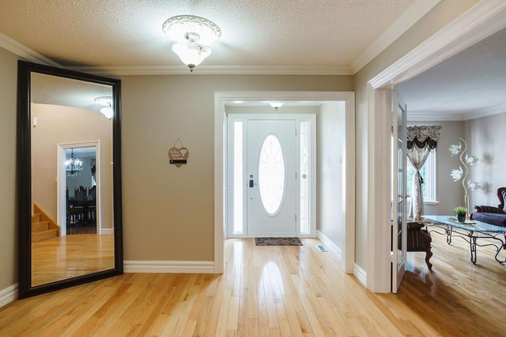 Beautiful Home 4 Bed, 3 Bath, Garage, Backyard! Mississauga Ngoại thất bức ảnh