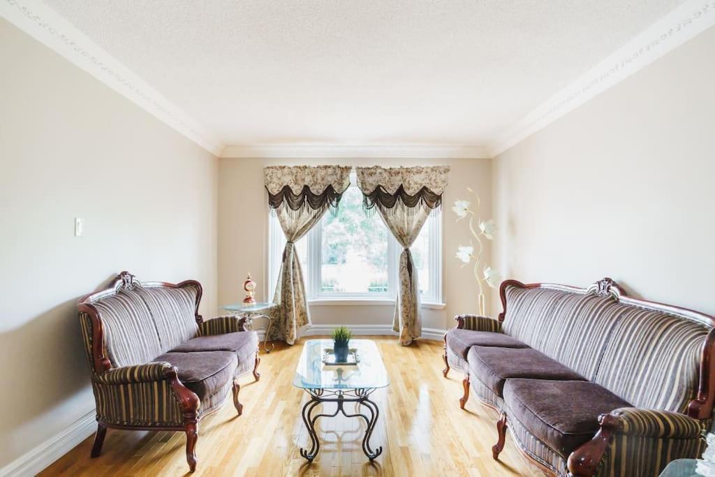 Beautiful Home 4 Bed, 3 Bath, Garage, Backyard! Mississauga Ngoại thất bức ảnh