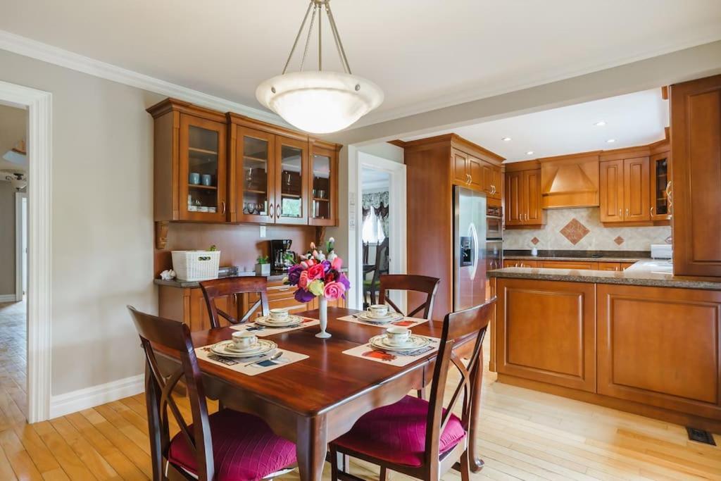 Beautiful Home 4 Bed, 3 Bath, Garage, Backyard! Mississauga Ngoại thất bức ảnh