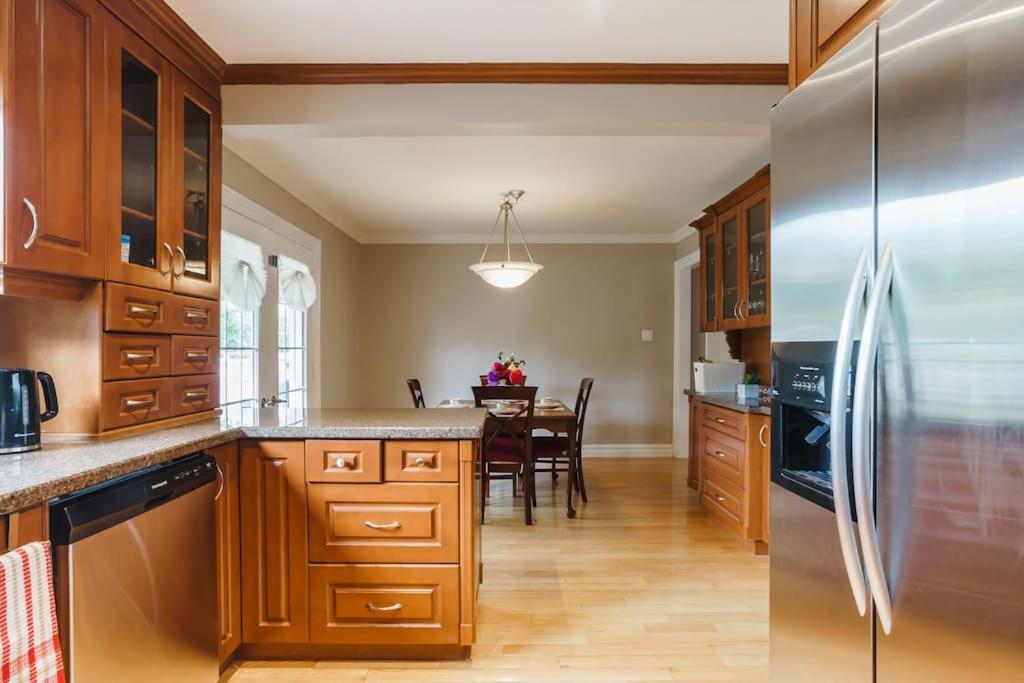 Beautiful Home 4 Bed, 3 Bath, Garage, Backyard! Mississauga Ngoại thất bức ảnh