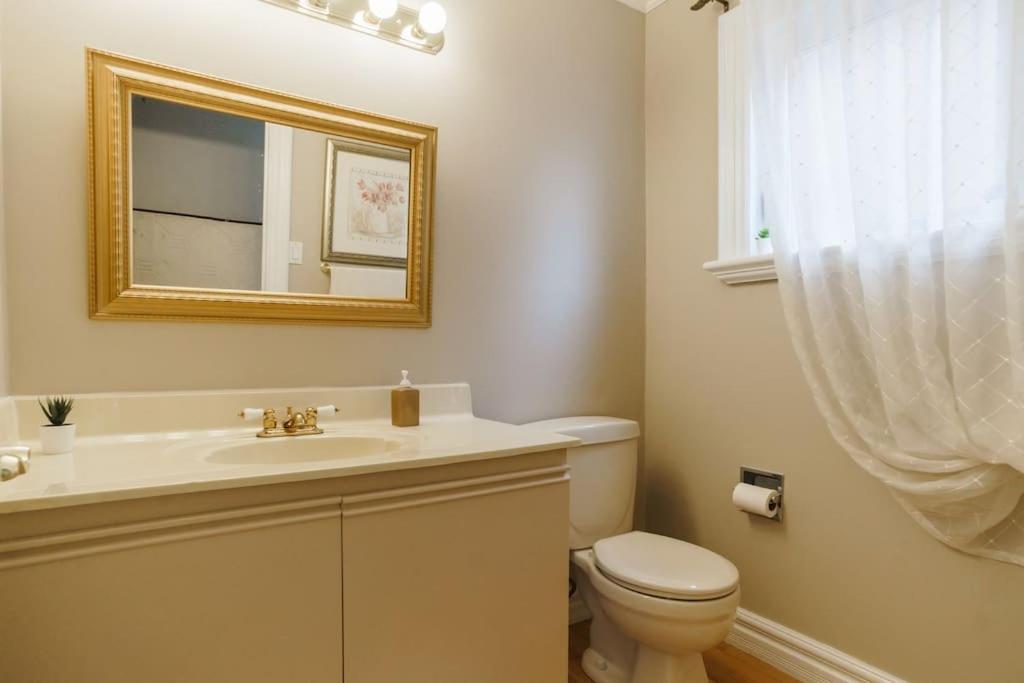Beautiful Home 4 Bed, 3 Bath, Garage, Backyard! Mississauga Ngoại thất bức ảnh