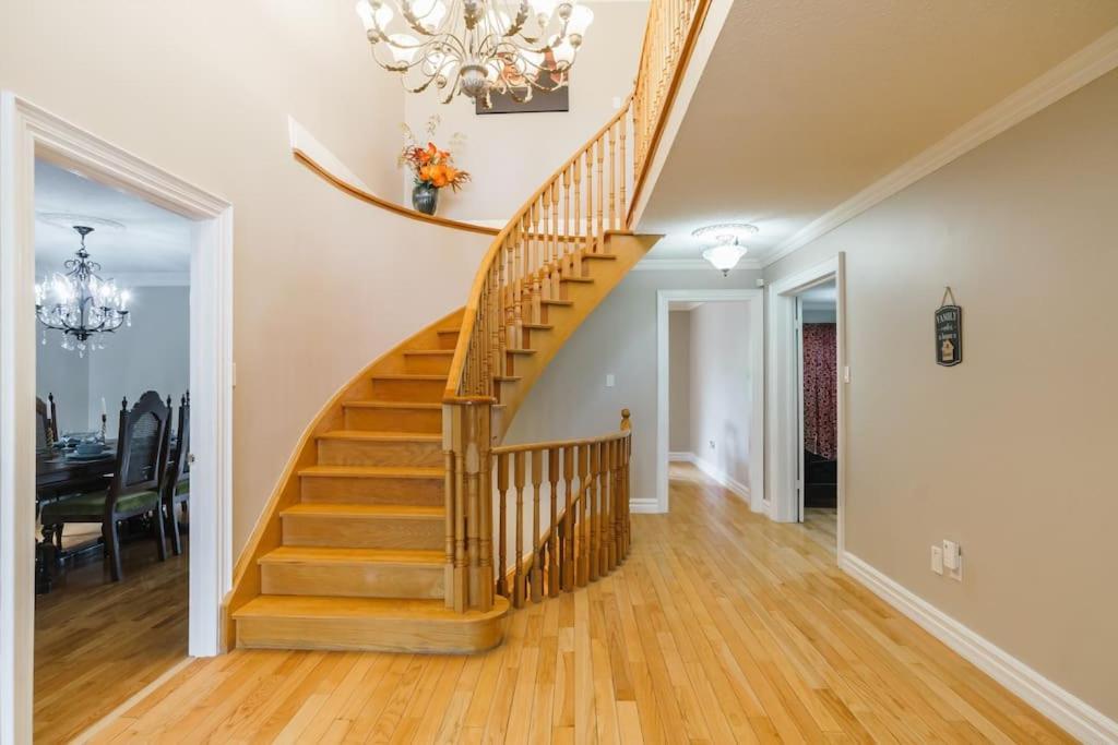 Beautiful Home 4 Bed, 3 Bath, Garage, Backyard! Mississauga Ngoại thất bức ảnh