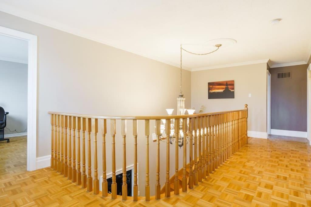 Beautiful Home 4 Bed, 3 Bath, Garage, Backyard! Mississauga Ngoại thất bức ảnh