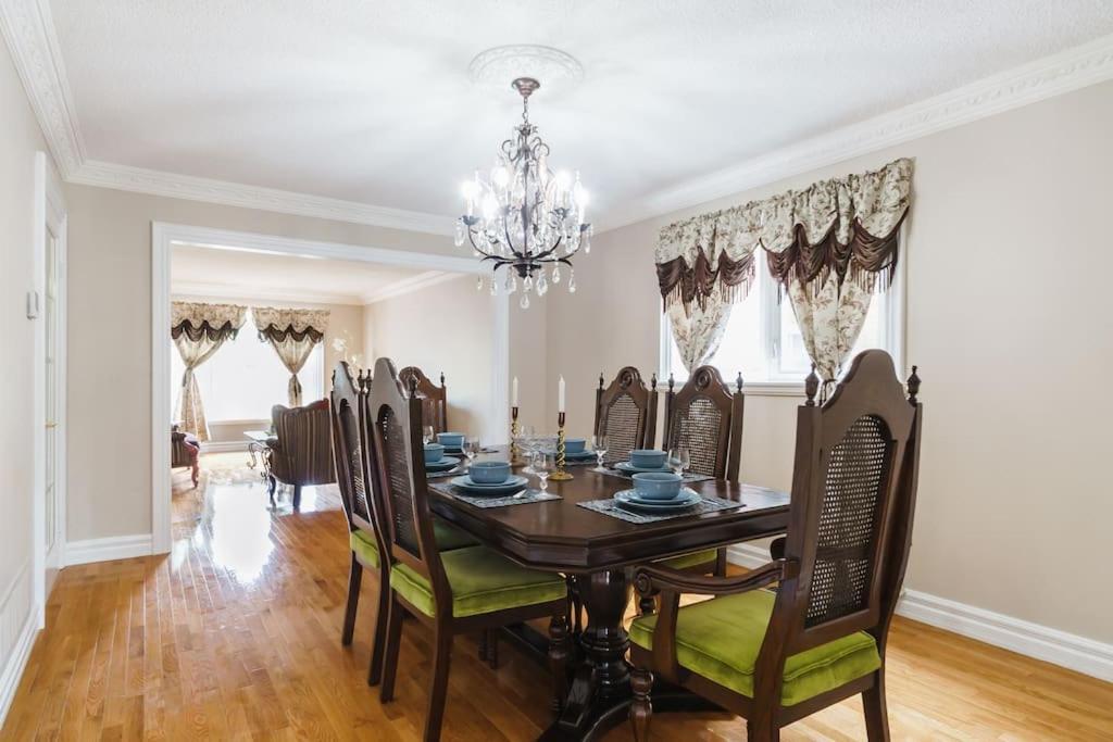 Beautiful Home 4 Bed, 3 Bath, Garage, Backyard! Mississauga Ngoại thất bức ảnh