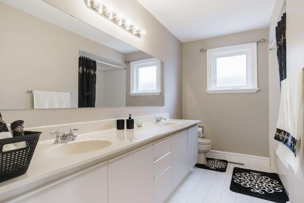 Beautiful Home 4 Bed, 3 Bath, Garage, Backyard! Mississauga Ngoại thất bức ảnh