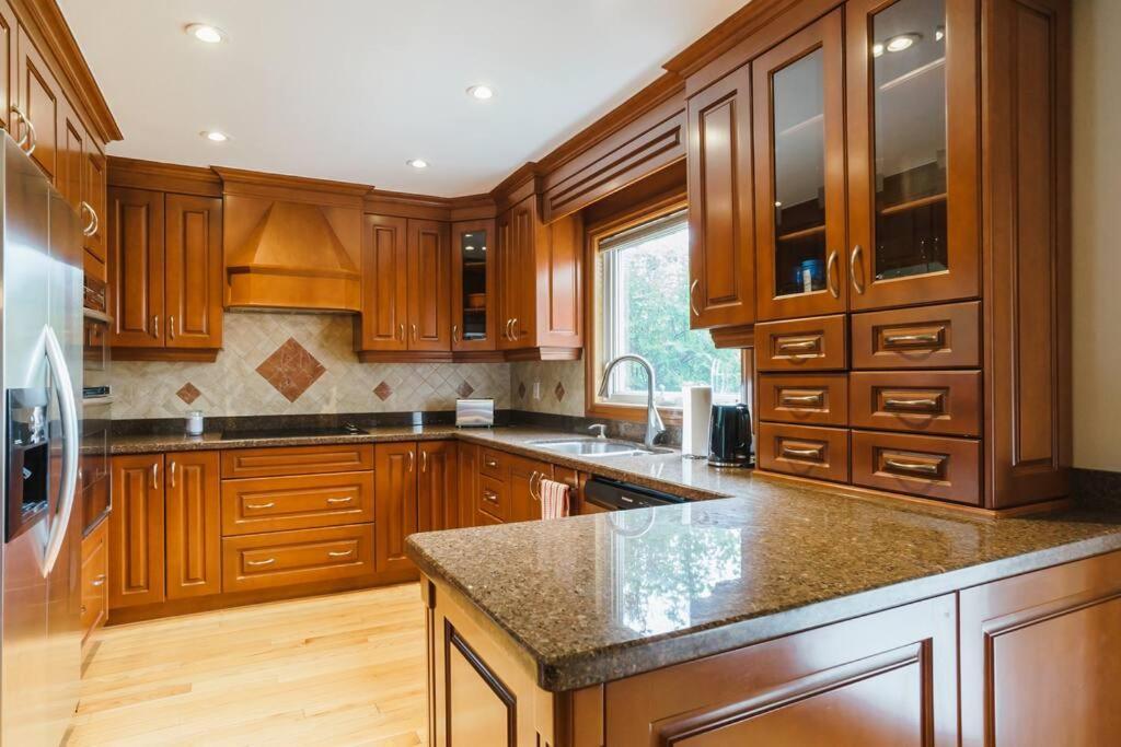 Beautiful Home 4 Bed, 3 Bath, Garage, Backyard! Mississauga Ngoại thất bức ảnh
