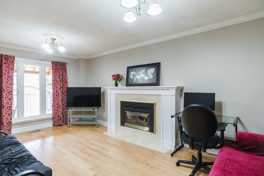 Beautiful Home 4 Bed, 3 Bath, Garage, Backyard! Mississauga Ngoại thất bức ảnh
